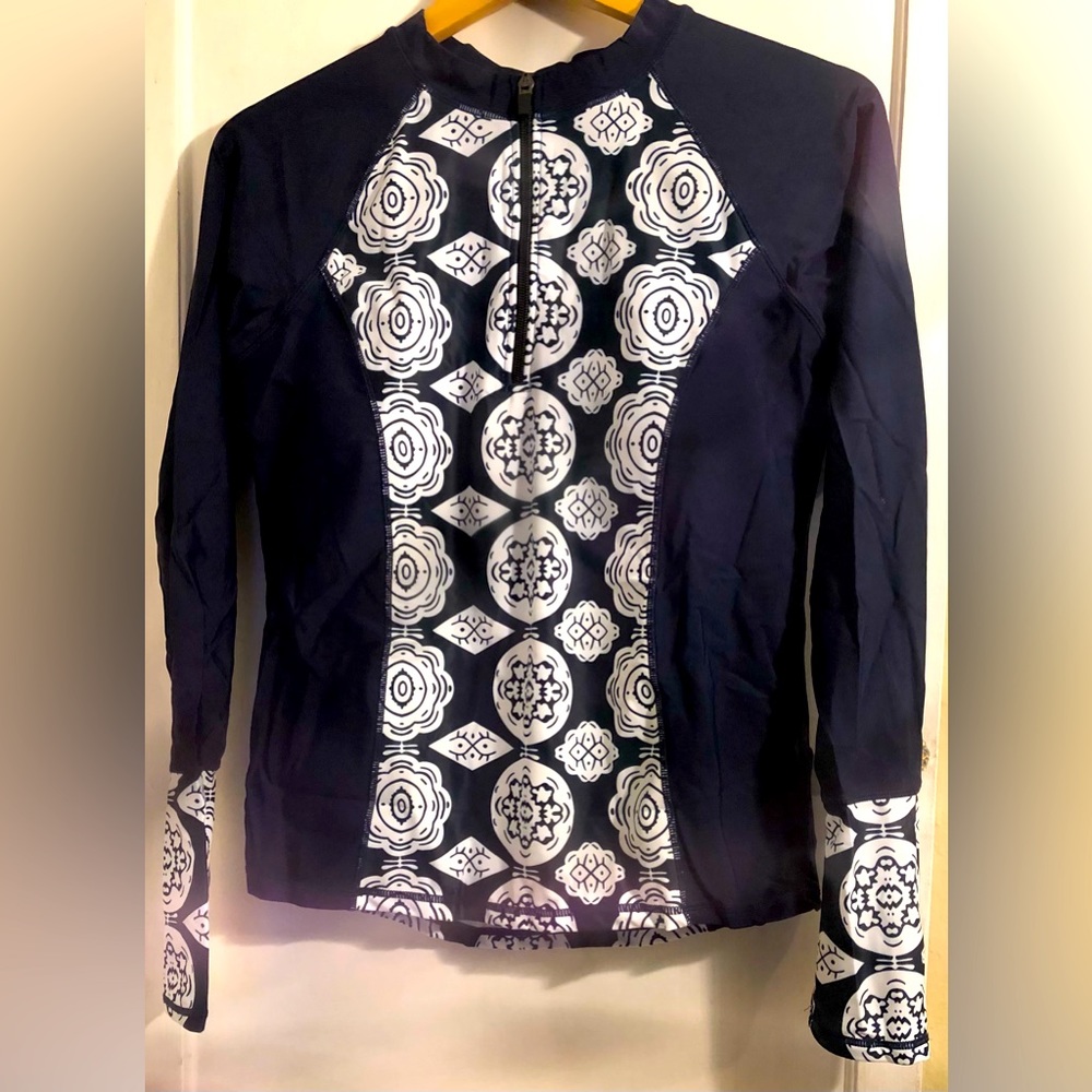 Long sleeve front zipper swimwear top